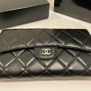 Chanel Wallet in Lambskin- Long in Black